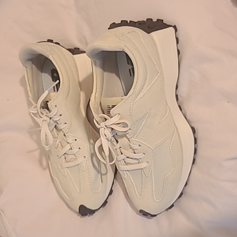New Balance 327